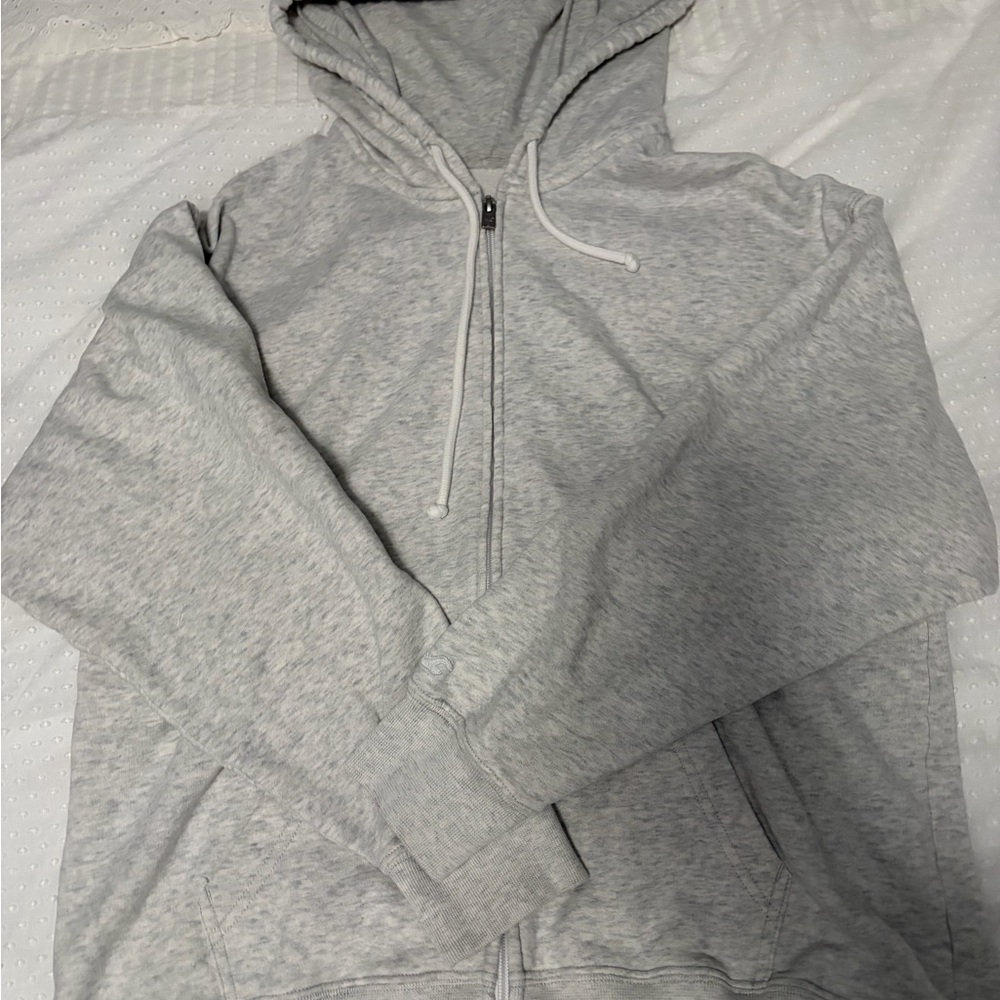 Hollister Women’s Light Gray Zip-Up Sweater